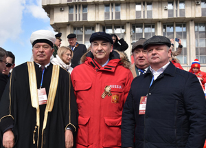 Имам-мухтасиб Ришат Давыдов принял в  параде в честь 79-й годовщины Победы в Туле