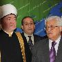 Председатель Совета муфтиев РФ Равиль Гайнутдин и глава Палестинской национальной администрации Махмуд Аббас во время пресс-конференции по итогам встречи.