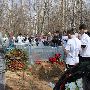 Акция  стартовала  на  Кузьминском кладбище, где  с  помощью  молодых  волонтеров  была  очищена  от  мусора  и  старых  веток  и  листвы  большая  часть мусульманского  участка  этого  кладбища. 