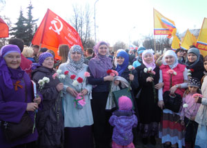 9 мая мусульмане Петрозаводска собрались у Вечного огня, чтобы поздравить ветеранов и почтить память павших предков