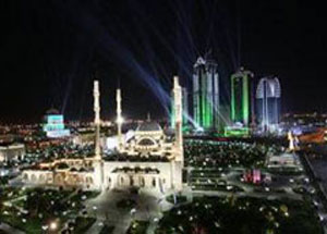 В Грозном состоялся вечер нашидов с участием всемирно известного чтеца Корана из Кувейта Шейха Мишари Рашида аль Афаси и Хутмат Кадыровой. Фото http://chechnya.gov.ru