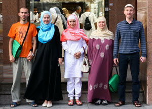 Группа мусульман Малоярославца Калужской области в хадже. Фото http://umma-news.ru