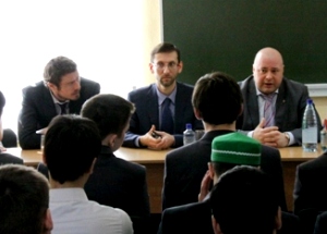 Депутаты Госдумы посетили Московский исламский университет