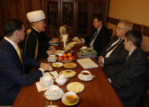 Муфтий шейх Равиль Гайнутдин встретился с Чрезвычайным и Полномочным Послом США в Москве Джоном Теффтом