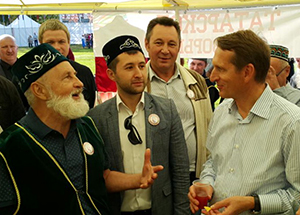 Слева направо: председатель татарского общества 