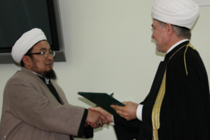 Подписание меморандума о сотрудничестве между СМР и ДУМ Кыргызстана Фото: IslamRF.Ru Подписание меморандума о сотрудничестве между СМР и ДУМ Кыргызстана Фото: IslamRF.Ru