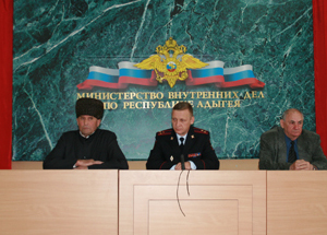 Встреча сотрудников ОВД Майкопа с представителями духовенства. Фото: mvd.ru Встреча сотрудников ОВД Майкопа с представителями духовенства. Фото: mvd.ru