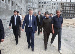 Арсен Каноков проинспектировал строительство Исламского центра в Нальчике. Фото http://www.president-kbr.ru