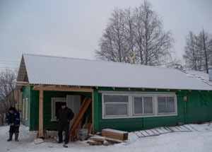 Печорские мусульмане восстанавливают мечеть на добровольных началах, в свободное от работы время