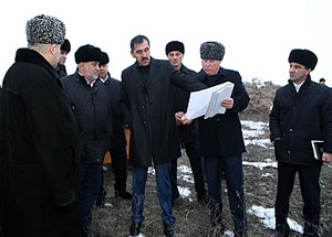Глава Ингушетии побывал на участке, отведенном под строительство первой школы хафизов в Магасе. Фото http://www.ingushetia.ru