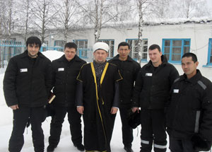 Муфтий Коми Валиахмад Гаязов с мусульманами в ИК-19 (г.Ухта) Муфтий Коми Валиахмад Гаязов с мусульманами в ИК-19 (г.Ухта)