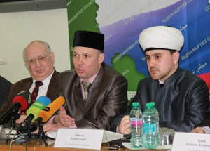 На пресс-конференции 