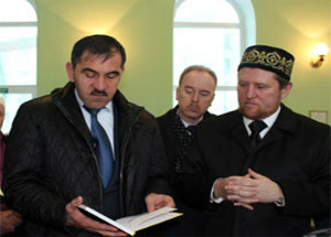 Юнус-Бек Евкуров посетил мечеть Сулейман в г.Казани. Фото http://www.tatar-inform.ru Юнус-Бек Евкуров посетил мечеть Сулейман в г.Казани. Фото http://www.tatar-inform.ru