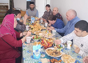 В Тарской мечети провели экскурсию для одиноких пожилых людей  