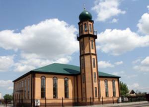 В Грозном открылась новая соборная мечеть. Фото: ИА В Грозном открылась новая соборная мечеть. Фото: ИА